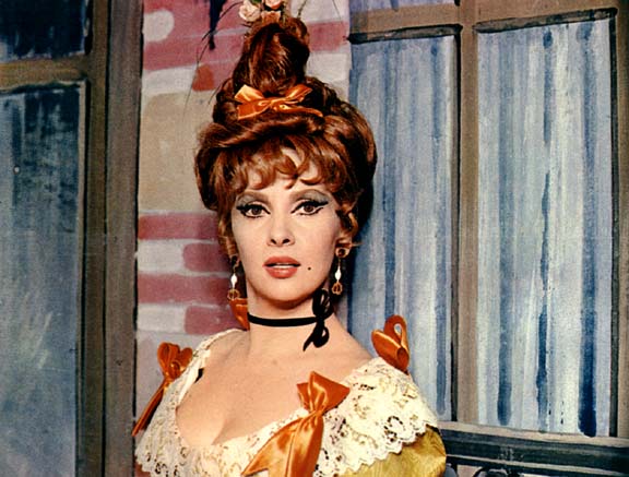 Gina in the movie 'Hotel Paradiso'